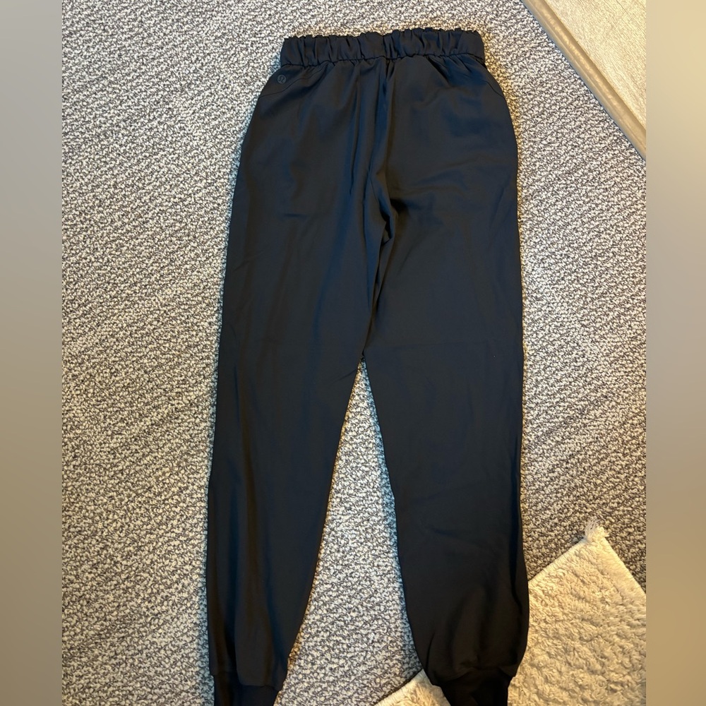 Lululemon High Rise Joggers, Size 4